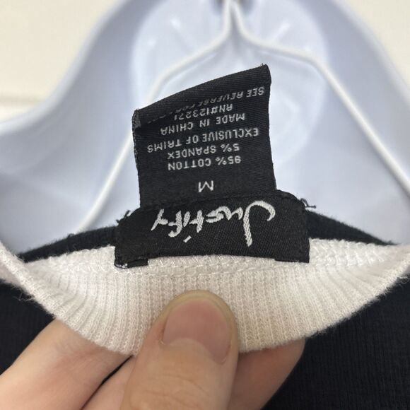 Justify Medium Black And White Croptop With Red Embroidered Dragon - Picture 5 of 6